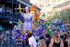 Watch as King of Carnival leads traditional Mardi Gras parade in New Orleans
