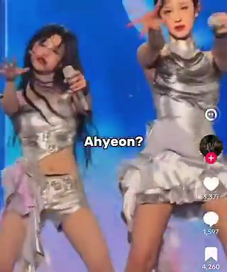 アヒョンは天才なんだけど自分の才能をコントロール出来てない感凄い。ボーカルもダンスもそう。本当に歌上手い人はアリアナやホイットニーみたいに高い声出してもキーキーうるさいとならない。ダンスも同じ。ダンスが上手いの二大巨頭、BLACKPINKのLISAはグループで活動してる時は3人に合わせてるって言ってたし、TWICEのMOMOも見せ場以外では他メンに合わせてる。SNSDのヒョヨンもレドベルのスルギも同じ。皆コントロールしてる。アヒョンはダンスの事でYGにも指摘されてる。実力は圧倒的にあるからこれから自分のZONEに入っても周りが見えて、自分をコントロールできるようになれば無敵だと思うけど期待してないw多分直らないwちなみにBABYMONSTERでの推しはラミ、アサ、アヒョンなのでアンチじゃありません念の為🥹
