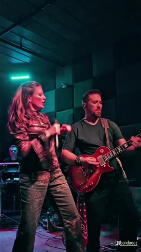 E se Janis Joplin tivesse subido ao palco pra cantar um clássico do Led Zeppelin? 🔥🎙️ Uma mistura de alma rasgada, blues psicodélico e energia insana do rock dos anos 70. Assim nasceu nossa versão de Whole Lotta Love na voz da nossa Janis Joplin Brasileira. ⚡ Fecha os olhos e imagina Woodstock encontrando o peso do Zeppelin… 🎸 Curtiu essa viagem no tempo? Então segue a página e manda pra aquele amigo que vive dizendo que nasceu na época errada. 🤘 #JanisJoplin #LedZeppelin #WholeLottaLove #Cl