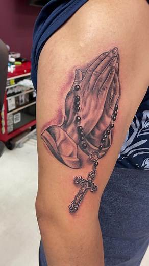 Praying Hands with Rosary. By: Jesus www.wyldesydestattoo.com #tattoo #prayinghandstattoo #religioustattoo #rosarytattoo #wyldesydestattoo #sandiegotattooartist #blackandgraytattoo | Wylde Sydes Tattoo & Body Piercing