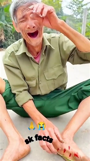 #मनु का पापा के पैर में कांटा चुभ गया#funny #shortvideo #facts