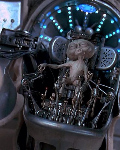 **🚨 UNBELIEVABLE Alien Reveal in Autopsy Room! 👽🔍 | Men in Black Scene Breakdown**