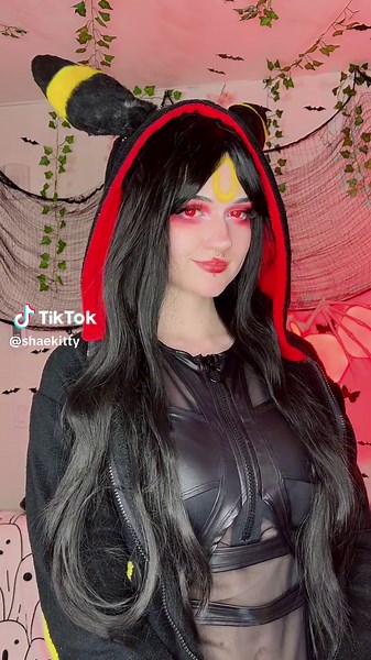 Eeveelution Cosplay: Original vs Shiny Umbreon Comparison