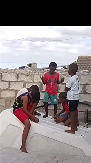 Hip Hop culture playing our in my own back yard. And no,I didn't put these yungins up to it. I am quite shocked by the beat kappers skill. My heart may rest now ♥️🤞🏾💪🏾 | Chezzy Syce