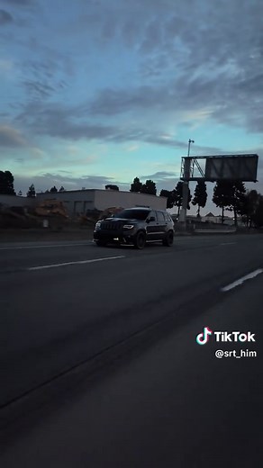 Exploring the Jeep Trackhawk and Hellcat Features