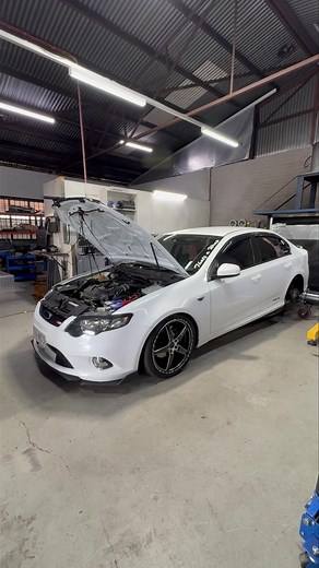 A frequent question getting asked of us more and more is customers wanting to turbo there naturally aspirated falcons. A few weeks back we did this exact conversion to one of our good customers FG sedan. A drive in drive out package which netted over 70% hp gains from the stock na barra motor, and using quality parts from suppliers such as psr_pulsarturbo and antzperformance with the usual head studs, valve springs and oil pump gears makes it a clean and reliable setup. Hit us up for a quote for