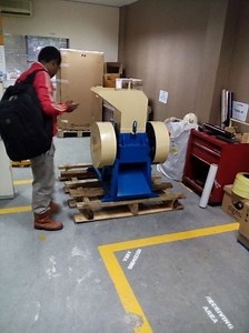 Nama mesin penghancur plastik adalah crusher , shredder