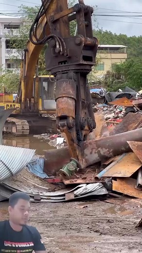 161K views · 1.1K reactions | Alat pemotong besi  #komatsu #cat #excavator #alatberat #semuaorang #fbpro #fyp #wiwitkomatsu #youtubewiwitkomatsu #reaction | Komatsu | Facebook