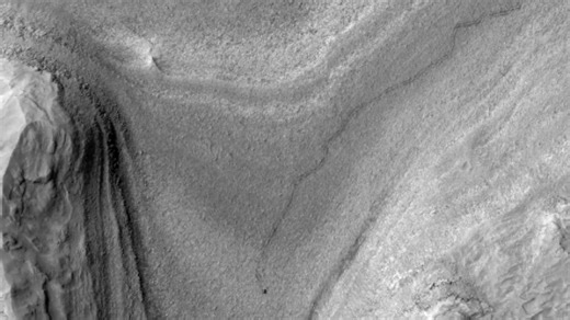 NASA's Mars orbiter captures 1st photo of Curiosity and its winding tracks: Take a look