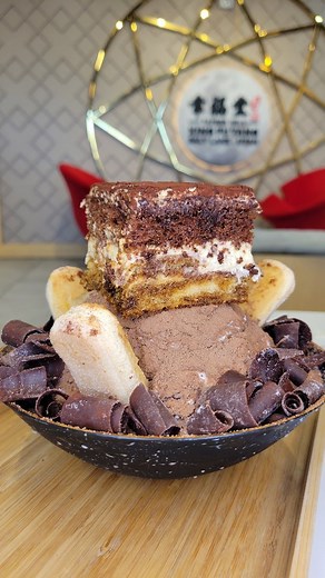 Utah's newest spot with Bingsu!! If you haven't tried Bingsu before, YOU NEED TO!! It is a milk-based Korean shaved ice dessert that is "fluffy" like a snowflake. Xing Fu Tang will have 3 flavors starting Saturday! Mango 🥭 Cheesecake, Tiramisu with ☕espresso, and strawberries🍓 and cream!! 😄DON'T FORGET to BOOKMARK to easily find this post for later! (Flag icon on the right bottom corner under the photo) ⬇️⬇️⬇️ Where? @xingfutang.ut ⬇️⬇️⬇️ Address? 932 E 900 S STE B, Salt Lake City #slcfoodie 