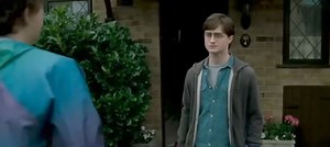 CẢNH GIA ĐÌNH DURSLEY BỊ CĂT TRONG HARRY POTTER VÀ BẢO BỐI TỬ THẦN 1 phân cảnh ta biết rõ tính cách và lý do tại sao gia đình Dursley đối xử với Harry như thế  | Frame | Facebook