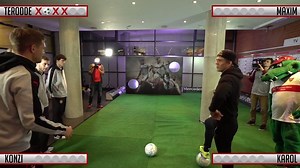 YouTuber vs Pro's - Football Challenges beim VfB Kabinenfest der Mercedes-Benz Bank ➡️➡️ https://youtu.be/WyKXDB2f-vM | Freekickerz
