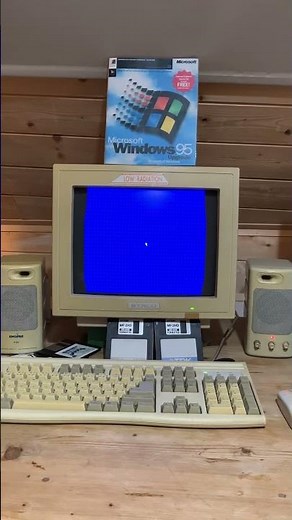 Back to the ’90s: Watch Windows 95 Boot on Real Hardware! 🚀 #shorts #90s #retro #retrocomputing