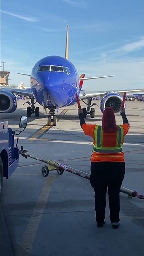 New Ramp Agent In Training ✈️ #aviation