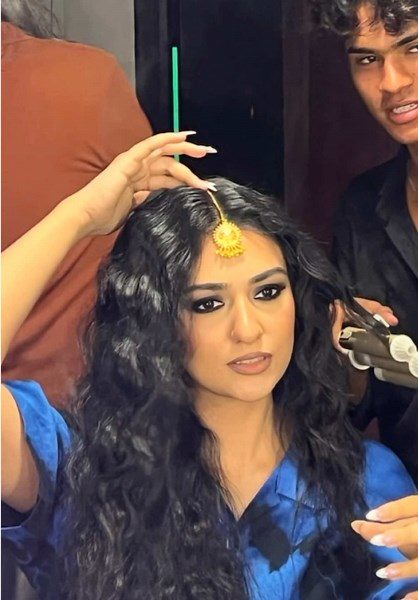 Sarah Khan's Stunning New Look on Drama Set