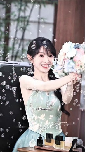 你笑得像光芒，刚好照进我的一天Your smile shines like light, gently brightening my day #田曦薇 #tianxiwei #beautiful