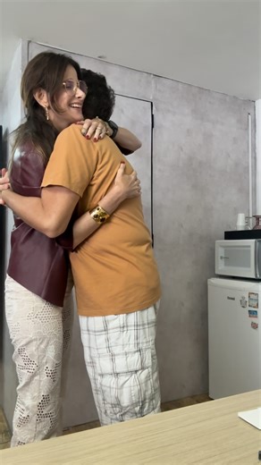 Clarice Tenenbaum | Segundou em grande estilo! Coca-Cola, muita risada e 🫶🏼🫶🏼🫶🏼🫶🏼 | Instagram