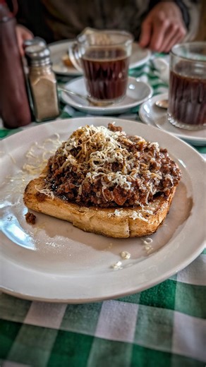 One of our favourite spots for a Suffolk breakfast has to be @alde_cafe. Their off-menu special at the moment: our beef mince on dripping toast, topped with Norfolk Dapple. A proper treat - and well worth popping in for this weekend #GoodMeatMatters | Salter and King Craft Butchers