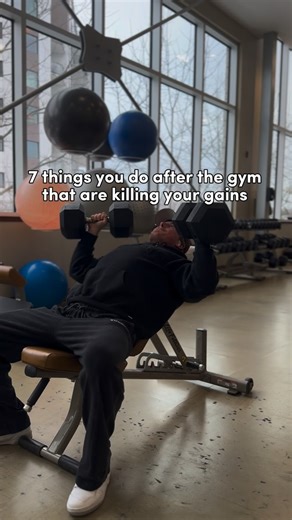 Quinn Rockburne | Transformation & Lifestyle coach on Instagram: "1. Protein alone = weak recovery. Protein + carbs = way higher muscle protein synthesis. → Add fruit, oats, or rice cakes to your shake. Your body needs fuel to rebuild. 2. Hopping into a cold shower immediately Cold exposure right after training shuts down the inflammation your body needs to grow. → Wait 4-6 hours, or only use cold before workouts or on rest days. 3. Sitting and scrolling for 30-45 minutes post-gym No movement =