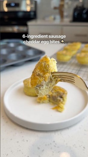 6-ingredient sausage cheddar egg bites 🍳