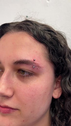 Drop any eyebrow piercing questions in the comments below! 👇👇 #eyebrowpiercing #eyebrowpiercingcheck #sydneypiercer #piercingstyling #sydneypiercingstudio #sydneypiercing #alteregostudios #earstylingsydney #piercersoftiktok #piercingcuration #earcurationsydney #earcurationinspo