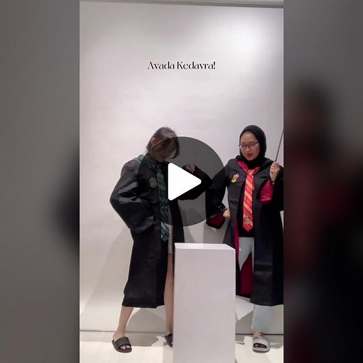 summoning all Harry Potter’s fans!🧙🏻cast your spell at futusut and create magical memories here✨don’t worry! you can wear these hogwarts costumes for free a.k.a with no additional fees!😋 c u potterheads!👋🏻 #selfphotostudiomedan #selfphotostudio #harrypotter #medanviral #medantiktok #medan #selfphotoshoot #selfstudiomedan #slytherin #ravenclaw #hufflepuff #gryffindor