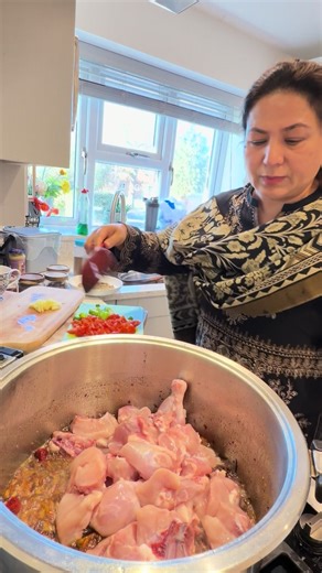 Appny show Shadie key baad prey karna essa qu . Ajj banye niharey malaye both or chicken pullao #nihari #malaiboti #chickenpullao #iftari
