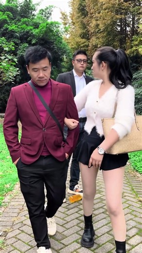 Bỏ lại sau lưng #funny