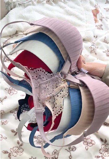 They have a super convenient front closure that’s easy to fasten and unfasten. #tiktok #bra #outdoorfun #tiktokshopblackfriday #FallFreahnress