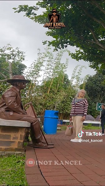 FULL VIDEO YOUTUBE : INOT KANCEL LOKASI : WISATA JATIM PARK 1 (KOTA BATU) #inotkancel #fyp #funnyvideos #funnyprank #justforfun #bushmanprank #scarecrowprank #humanstatueprank #prankmanusiapatung #funnymoments #funnyclip