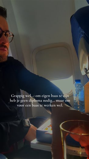 Robin | Online business & vrijheid on Instagram: "Gek eigenlijk hè… 🤯 Je hebt geen diploma nodig om ondernemer te zijn, maar wel een diploma om voor een ondernemer te werken. Ik heb er even over nagedacht toen ik dit hoorde. Want laat me je iets bekennen… Ik heb een masteropleiding afgerond. Avonden studeren, weekenden blokken, stress, tentamens, scriptie… Alles netjes volgens het boekje. En nu? Nu ben ik mijn eigen baas… En eerlijk is eerlijk… ik gebruik die master letterlijk nergens meer voor