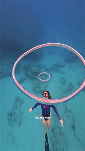 How Diver makes ring on the water 😱