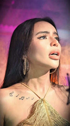 Bakit Siya: Paskong Tanong at Tugtugin