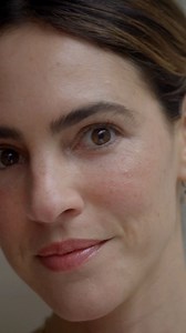 The ultimate nighttime skincare routine with @jucalcena 🌙 It’s all about layering nourishing textures and restorative formulas to wake up with more youthful looking skin. She uses: Eye And Lip Gel Makeup Remover Radiant Glow Express Mask Night Cream with Collagen Velvet Nourishing Cream | Sisley Paris