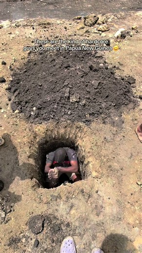 These are the kind of hardcore guys you meet in Papua New Guinea 😄 #papuanewguinea #png #adventure #попуановаягвинея #papua