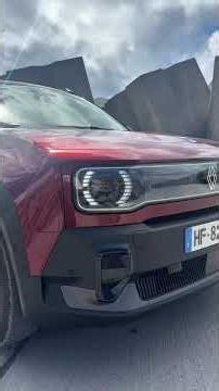 Do you know why we say 4L? #renault #r4 #etech #automobile #reunionisland