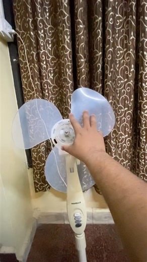 How high can you go? 🤔 Ceiling fan challenge 🤚🏼🔥 #ceilingfan #crazyceilingfan