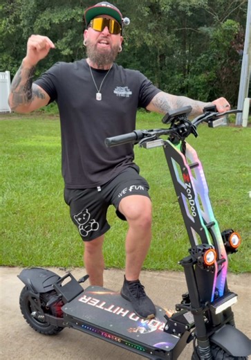 This 10,000W 72V 40ah e-scooter has a top speed of 68mph, a range of 80 miles per charge, and a weight limit of 490lbs! #escooter #emoto #ebike #motorcycle #dirtbike