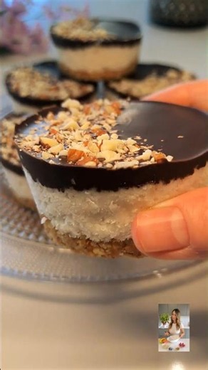 This healthy dessert looks like a bakery-style treat 🥥🍫✨