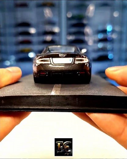 2008 Aston Martin DBS from the James Bond movie "Quantum of Solace" (damaged version) - Altaya 1/43