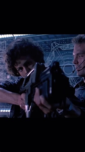 M-41A Pulse Rifle | ALIENS (1986) #shorts #movie #clips #aliens