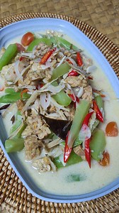 Tempe & Labu Siam Dimasak Simple Gini Enak Banget !! By @mr_foodhunters Bahan-bahan: 1 papan tempe 1 buah labu siam 50gr ikan teri 4 lembar daun salam 4 cm lengkuas 1 bngkus sanyan instan (65ml) 3 bauh cabe merah 7 buah cabe rawit merah 4 siung bawang putih 7 siung bawang merah 1 buah tomat besar 600ml air 1 sdt garam 1/2 sdt kaldu bubuk 1 sdt gula pasir Happy cooking 😉🍳 Jangan lupa follow semua sosmed mr food hunter, agar kami selalu semangat update video terbaru ⬇⬇ ✔Tiktok: @mrfoodhunter ✔Fa