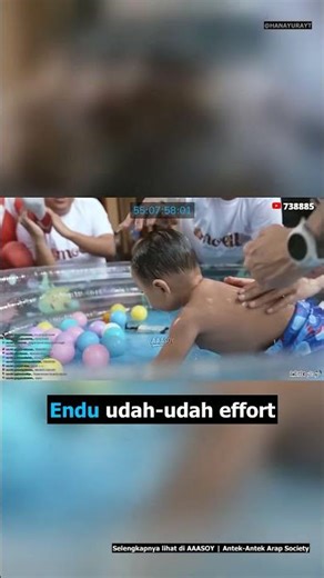 Mandi bebek—Endu dikasih sabun pantat, chaos total!
