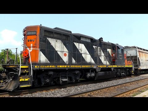 GP9 | CN train meet on the Halton sub at Georgetown Station