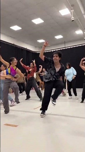 Ainvayi Ainvayi Dance Ranveer Singh Anushka Sharma Band Baja Baraat #bollywood