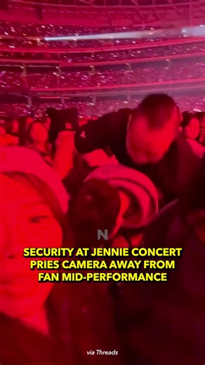 Security Guard Incident During Jennie's Performance