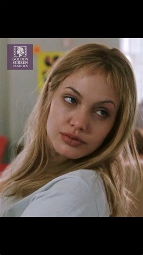 How Angelina Jolie’s Lisa Rowe in Girl, Interrupted Changed Cinema Forever (1999). #AngelinaJolie #girlinterrupted #HollywoodHistory #hollywoodstar #viralpost | Golden Screen Beauties
