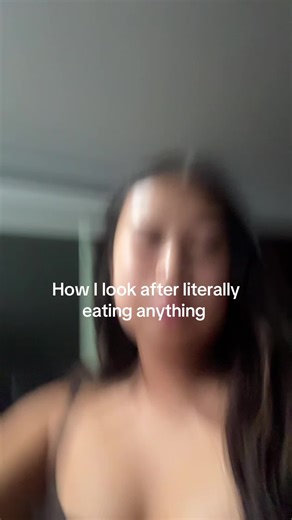 110 lbs Woman's Bloated Belly After Eating (34 Weeks)