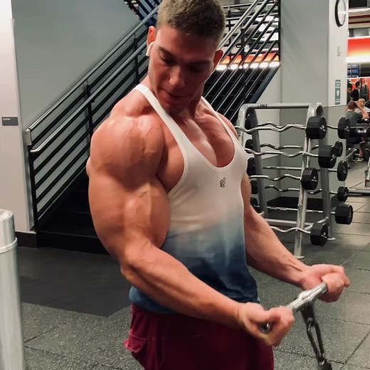 Biceps Workout Cable Curl (straight-bar) 40-60lbs 15-25 reps x 4 sets • attach a straight bar to the cable station & set pulley to low position on the bar. Keep your chest upright & shoulders back. Your elbows should be slight forward, breathe out & lift the bar directly upwards, stopping on it passes your chest. Hold once your bicep is fully engaged for 1 second. Lower the bar down slowly, not fully but just before full stretch create the contraction! #fitness #bodybuilding #motivation #trainin