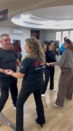 Danze Caraibiche per Tutti: Corsi Base e Avanzati